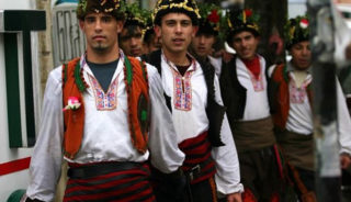 Viaje a Bulgaria en Navidad. Fin de año tracio y el ritual Survakane