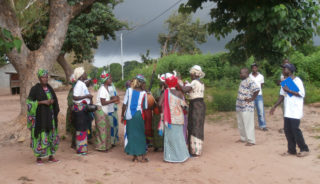 Viaje a Gambia. Semana Santa. En grupo. Caleidoscopio de etnias