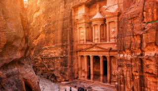 Viaje a Jordania. En grupo. Descubre el desierto de Lawrence de Arabia, Petra y Mar Muerto.