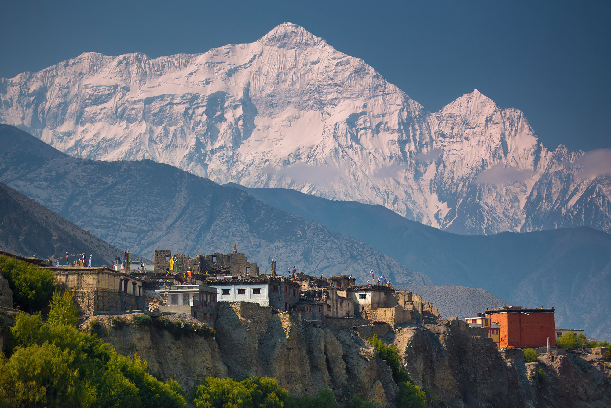 Nepal. Непал Гималаи. Деревня в Гималаях. Гималаи Катманду. Мустанг королевство в Непале.