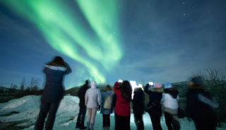 Viaje a la Laponia Noruega responsable. Navidad. Vive en un fin de año una aventura inolvidable en plena naturaleza ártica: ballenas, fiordos y auroras boreales